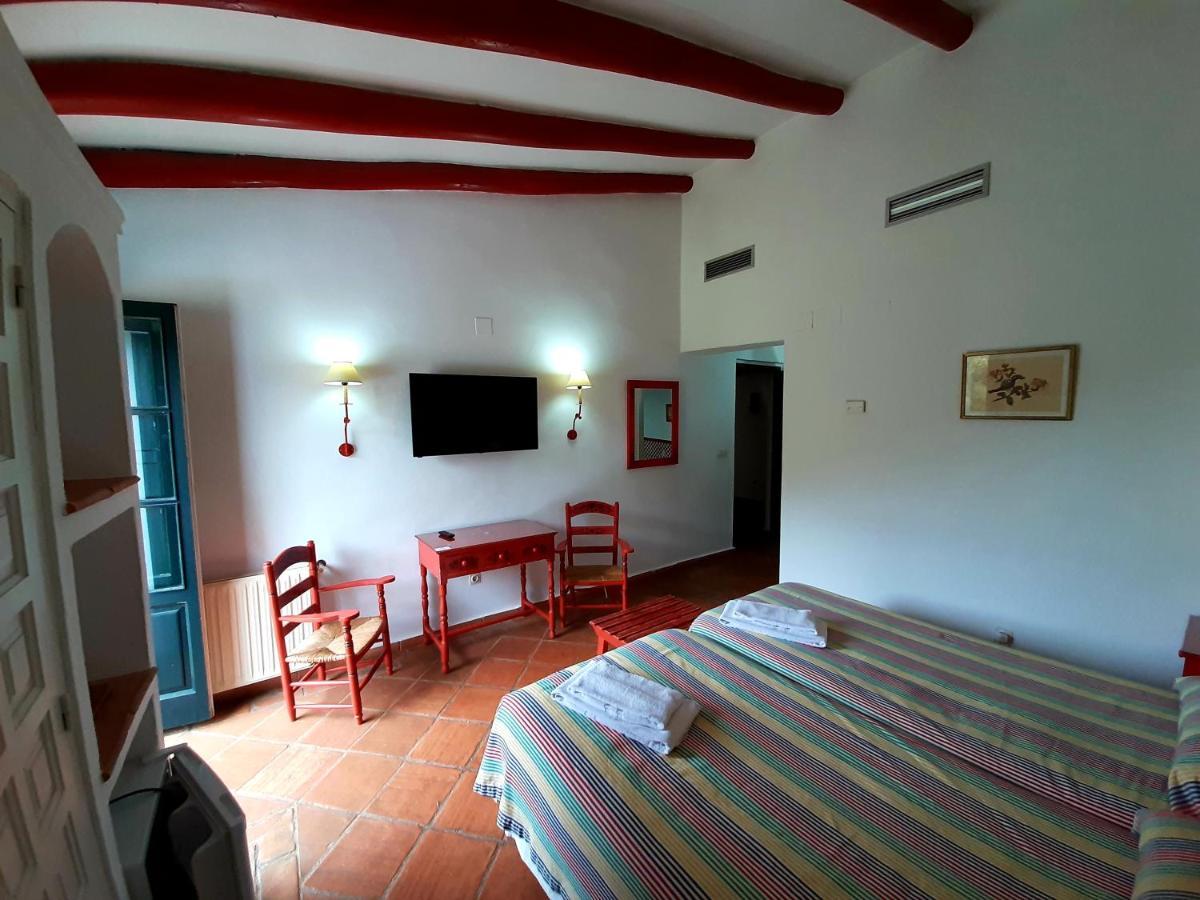 Finca Valbono Apartamentos Rurales Y Hotel Aracena Ngoại thất bức ảnh