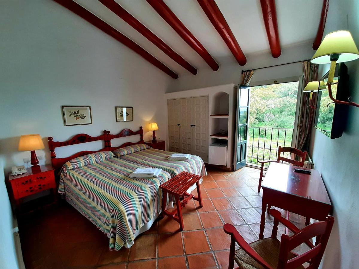 Finca Valbono Apartamentos Rurales Y Hotel Aracena Ngoại thất bức ảnh