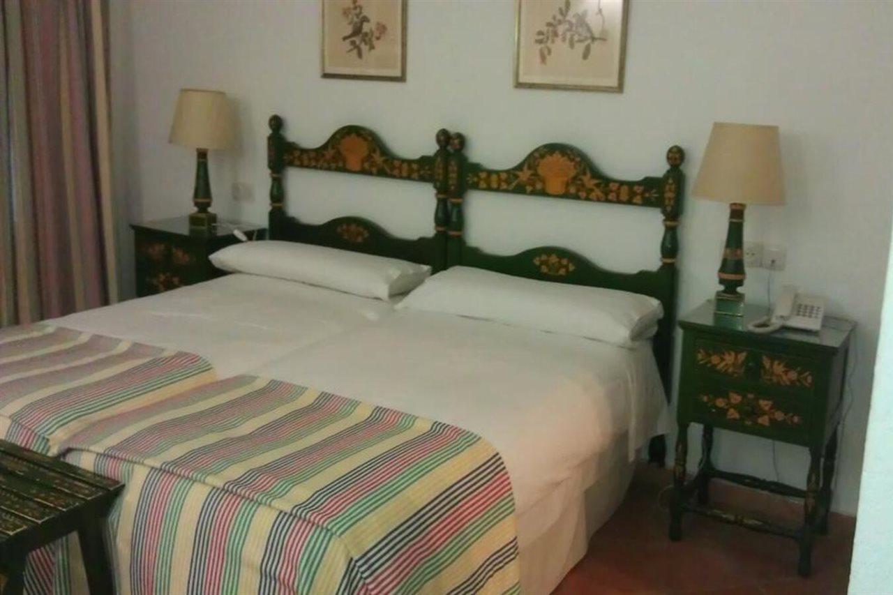 Finca Valbono Apartamentos Rurales Y Hotel Aracena Ngoại thất bức ảnh