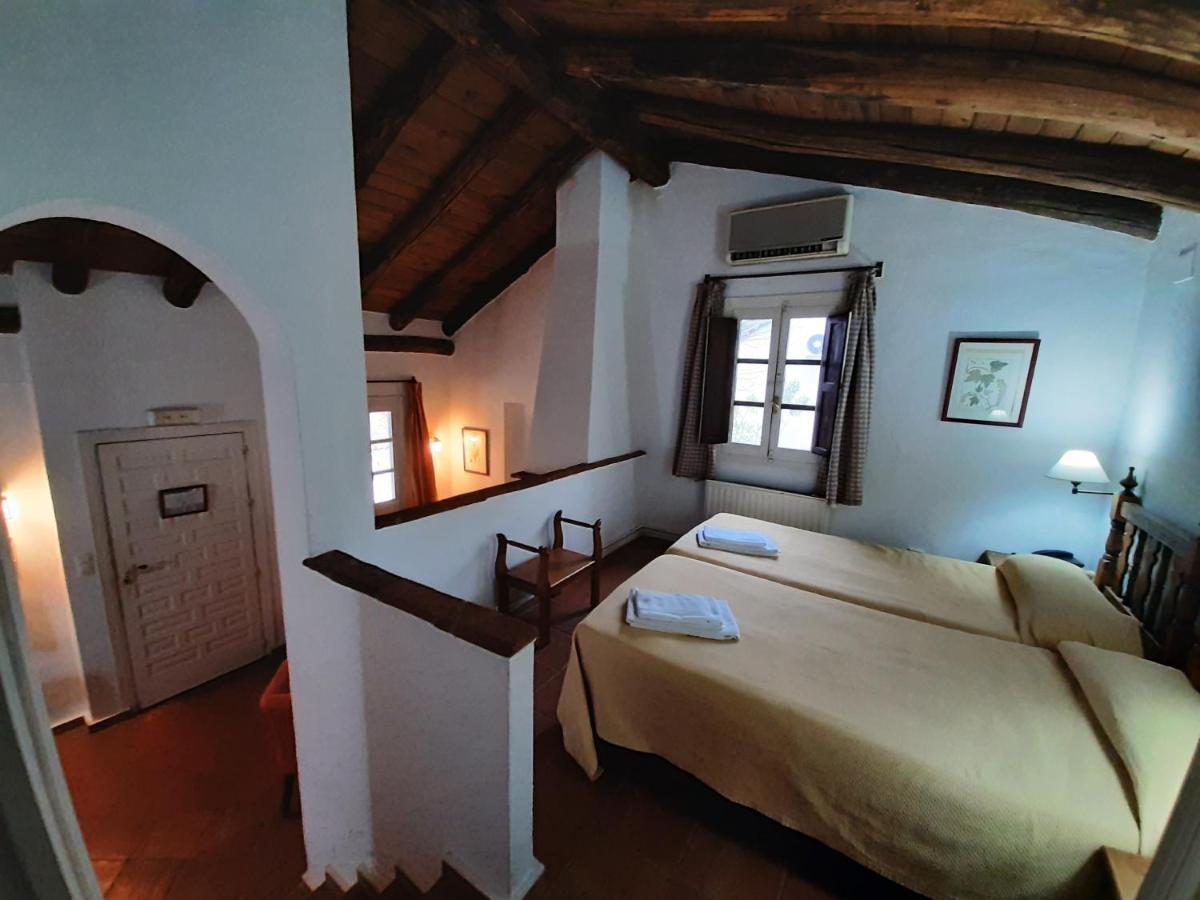 Finca Valbono Apartamentos Rurales Y Hotel Aracena Ngoại thất bức ảnh