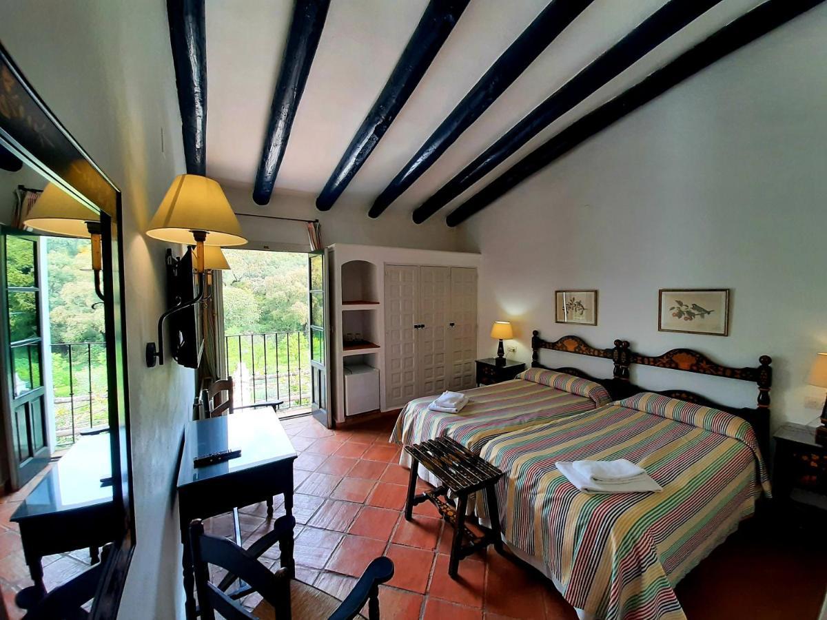 Finca Valbono Apartamentos Rurales Y Hotel Aracena Ngoại thất bức ảnh