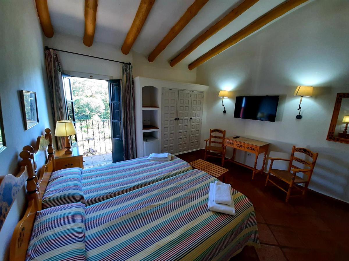 Finca Valbono Apartamentos Rurales Y Hotel Aracena Ngoại thất bức ảnh
