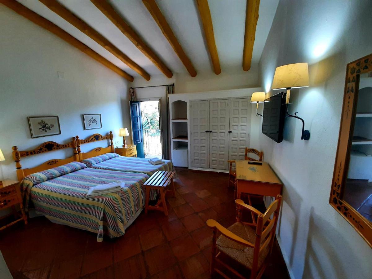 Finca Valbono Apartamentos Rurales Y Hotel Aracena Ngoại thất bức ảnh