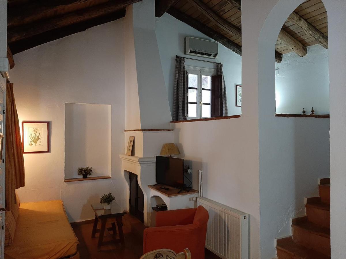Finca Valbono Apartamentos Rurales Y Hotel Aracena Ngoại thất bức ảnh