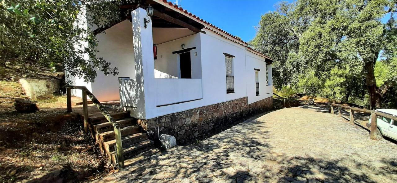 Finca Valbono Apartamentos Rurales Y Hotel Aracena Ngoại thất bức ảnh