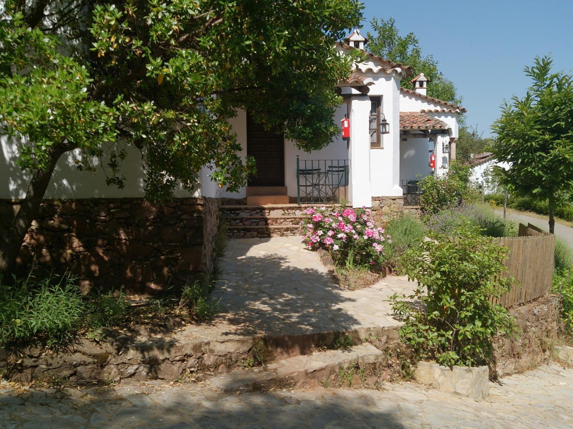 Finca Valbono Apartamentos Rurales Y Hotel Aracena Ngoại thất bức ảnh