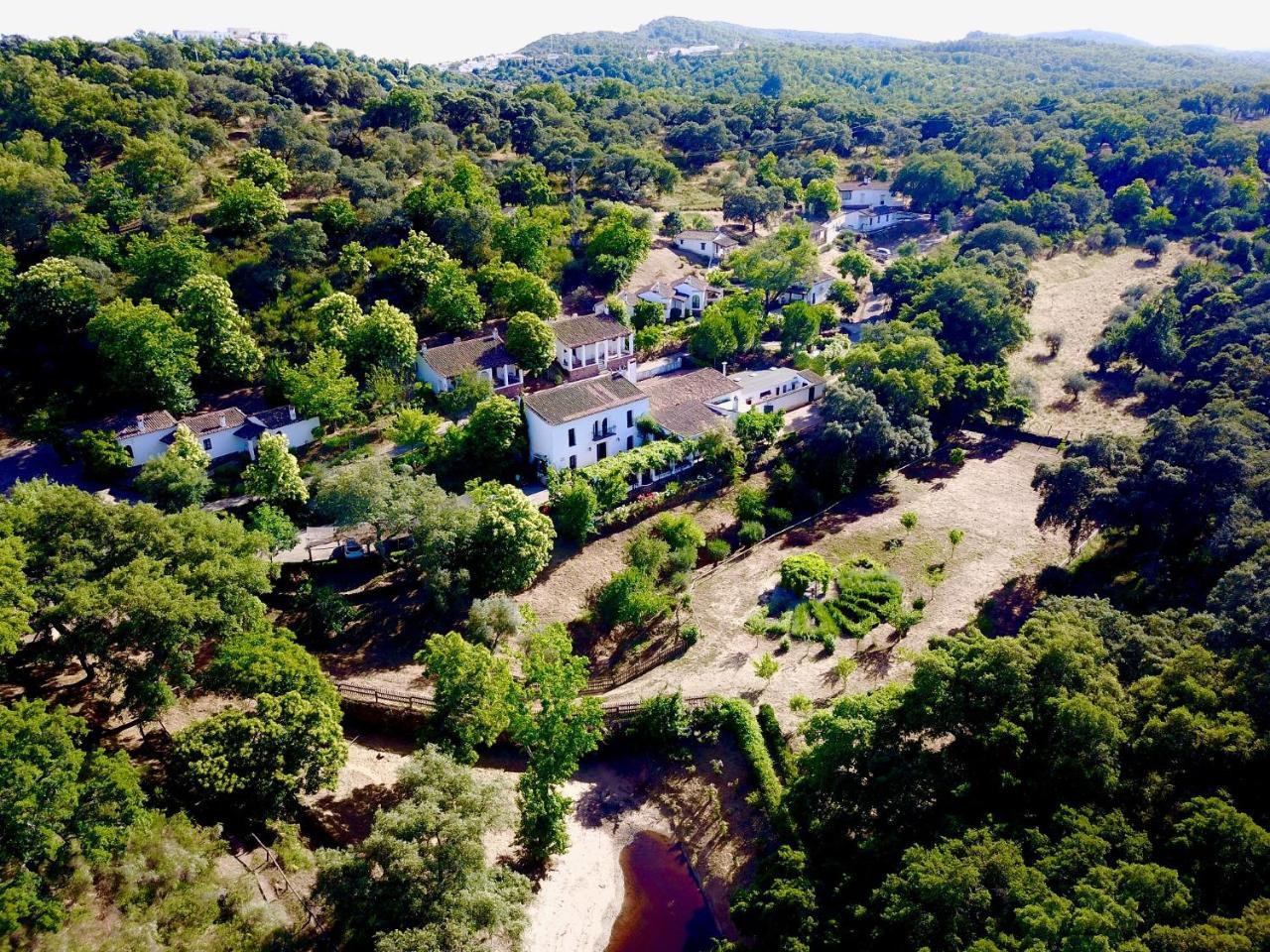 Finca Valbono Apartamentos Rurales Y Hotel Aracena Ngoại thất bức ảnh