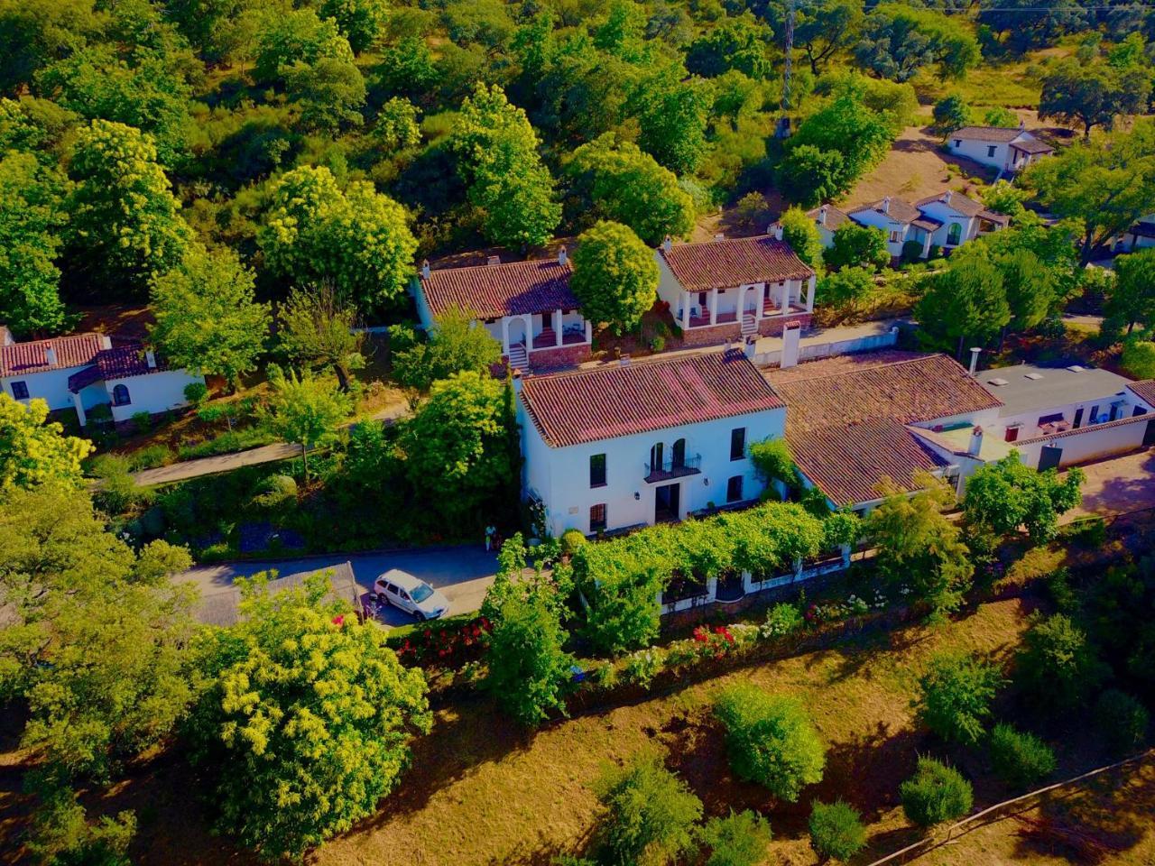 Finca Valbono Apartamentos Rurales Y Hotel Aracena Ngoại thất bức ảnh